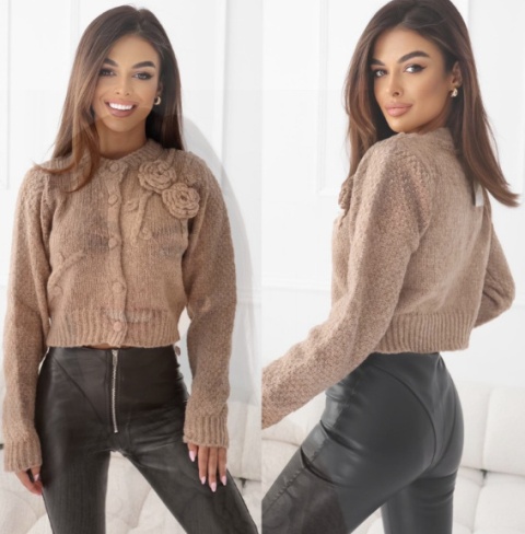 Sweter damski rozpinany z różą - Beżowy Sweter damski rozpinany z różą - Beżowy