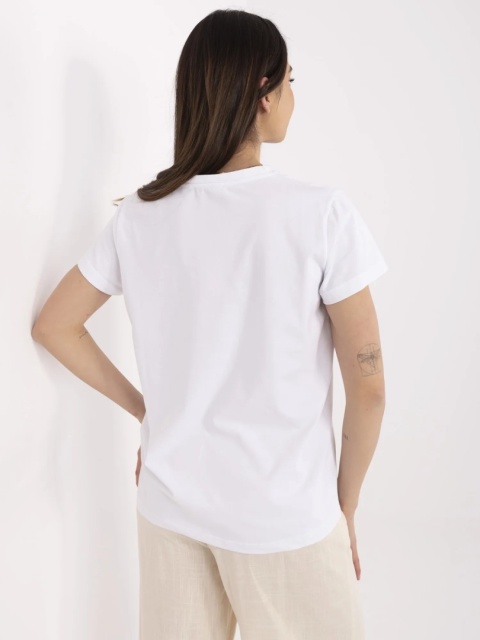Biały t-shirt o klasycznym kroju Biały t-shirt o klasycznym kroju