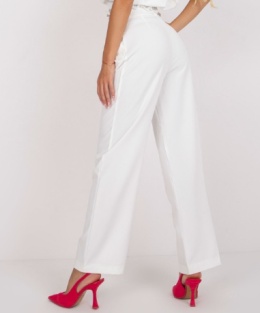 Białe materiałowe spodnie z szerokimi nogawkami