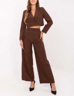 Brązowy elegancki garnitur spodnie z szeroką nogawką i krótka marynarka