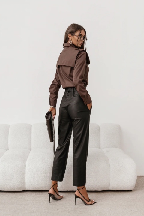 Koszula damska elegancka z ozdobnym elementem Czekoladowa