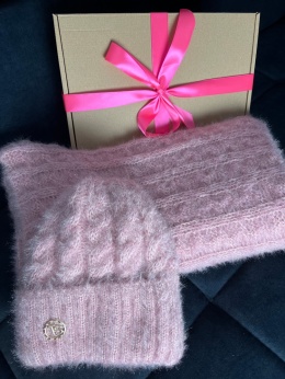 BOX PREZENTOWY KOMPLET czapka i szal Pudrowy róż